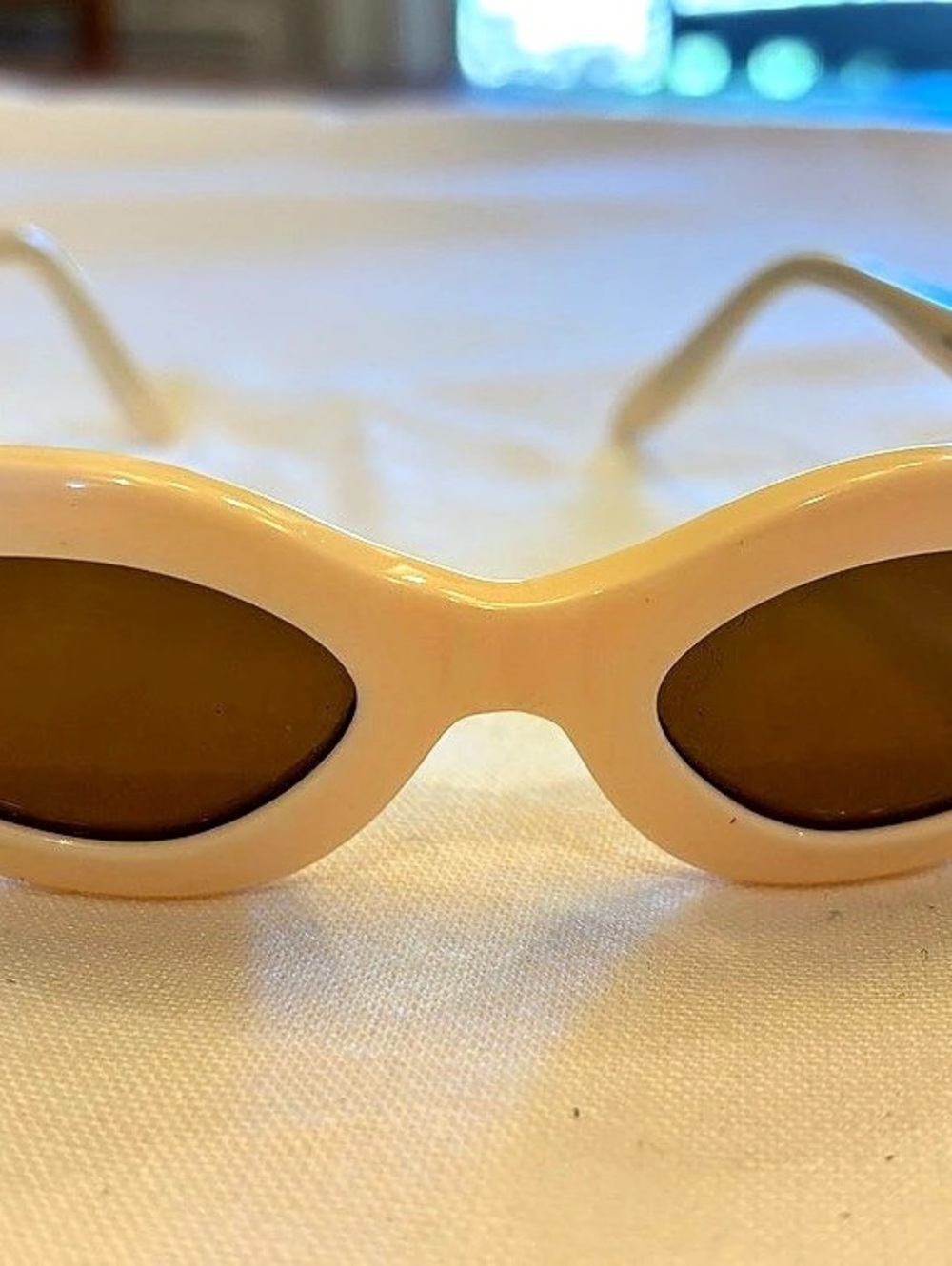 Moschino Love Heart logo sunglasses Cream & Brown